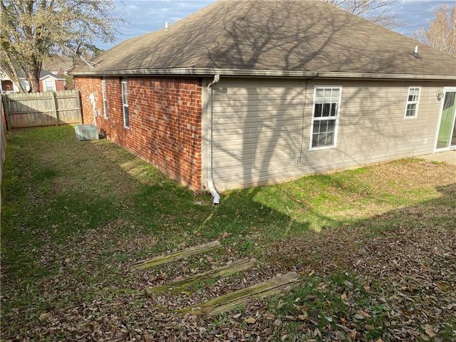 818 S Eastview Drive, Fayetteville, AR 72701