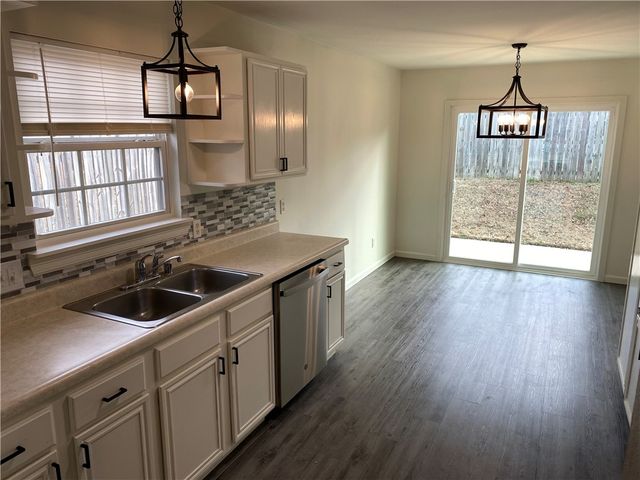 818 S Eastview Drive, Fayetteville, AR 72701