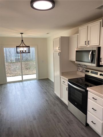 818 S Eastview Drive, Fayetteville, AR 72701