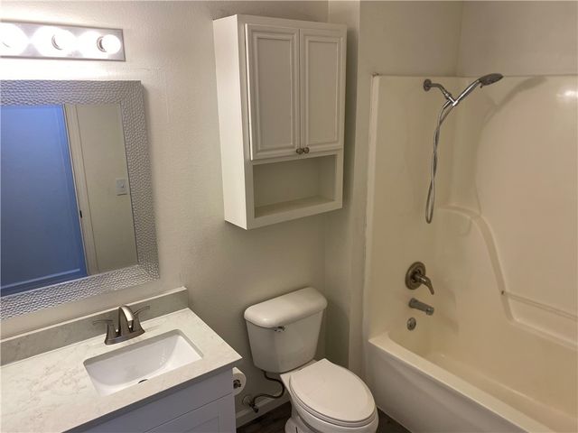 818 S Eastview Drive, Fayetteville, AR 72701