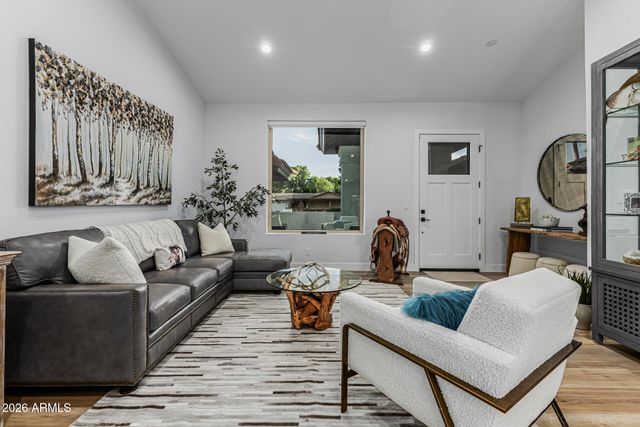 4132 W PARADISE Lane, Phoenix, AZ 85053