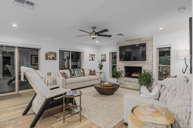 4132 W PARADISE Lane, Phoenix, AZ 85053