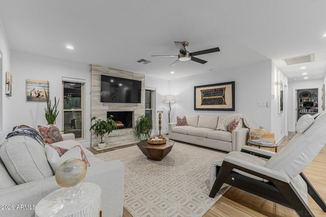 4132 W PARADISE Lane, Phoenix, AZ 85053