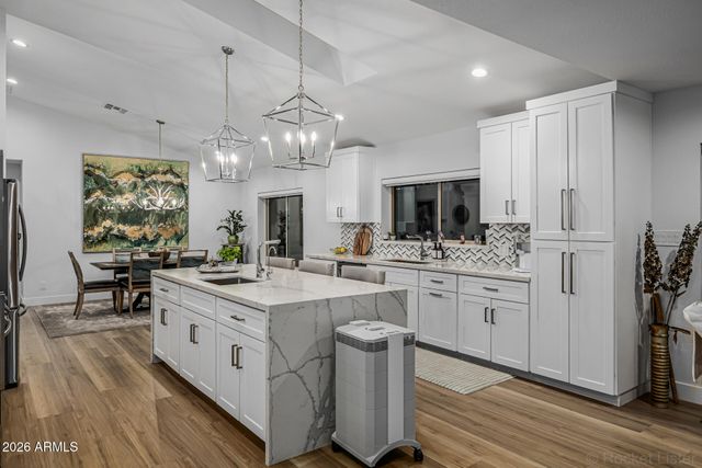 4132 W PARADISE Lane, Phoenix, AZ 85053