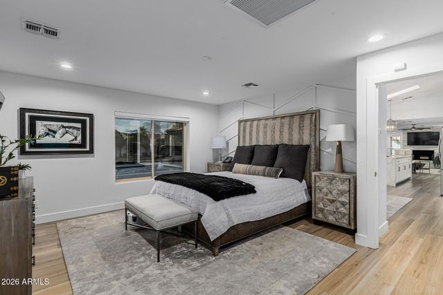 4132 W PARADISE Lane, Phoenix, AZ 85053