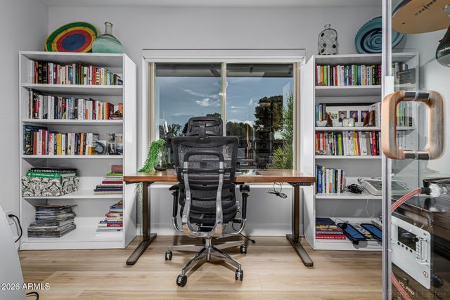 4132 W PARADISE Lane, Phoenix, AZ 85053