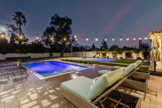 4132 W PARADISE Lane, Phoenix, AZ 85053