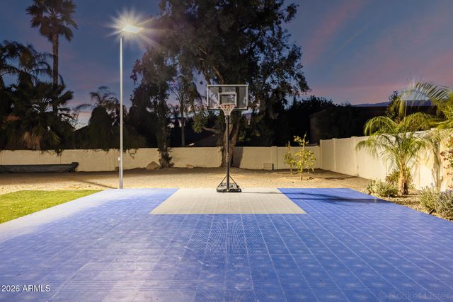 4132 W PARADISE Lane, Phoenix, AZ 85053