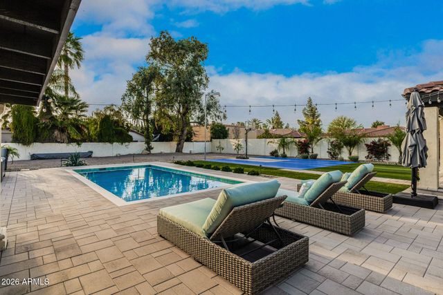 4132 W PARADISE Lane, Phoenix, AZ 85053