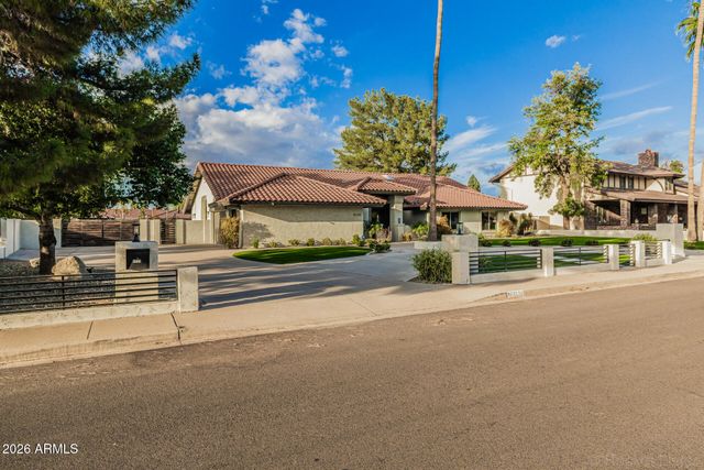 4132 W PARADISE Lane, Phoenix, AZ 85053