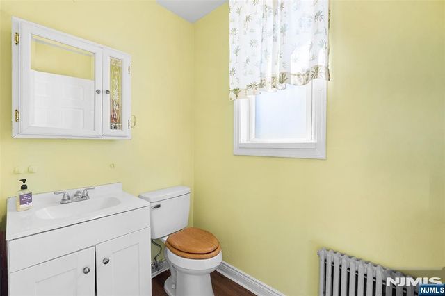 21 Hackett Place, Rutherford, NJ 07070