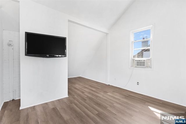 21 Hackett Place, Rutherford, NJ 07070