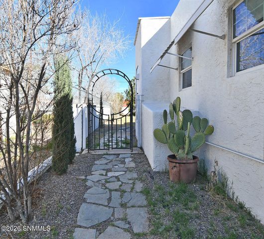 360 El Prado Avenue, Las Cruces, NM 88005