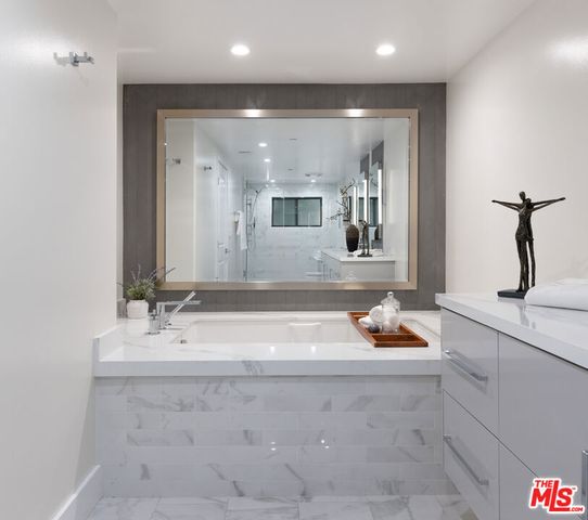 155 N Hamilton Drive 102, Beverly Hills, CA 90211