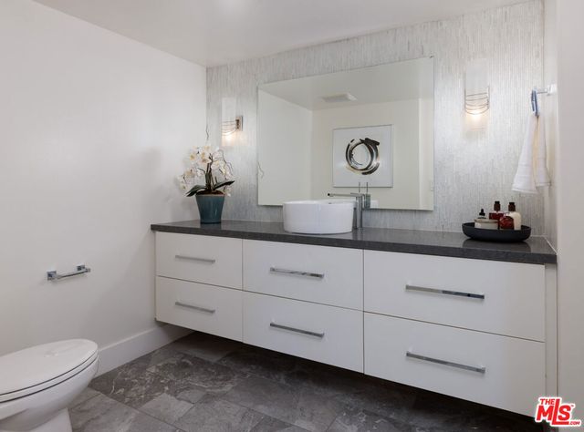 155 N Hamilton Drive 102, Beverly Hills, CA 90211