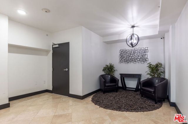 155 N Hamilton Drive 102, Beverly Hills, CA 90211