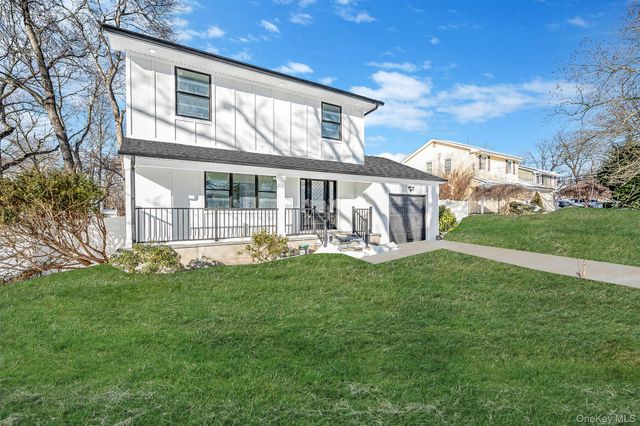 39 E Lyons Street, Melville, NY 11747