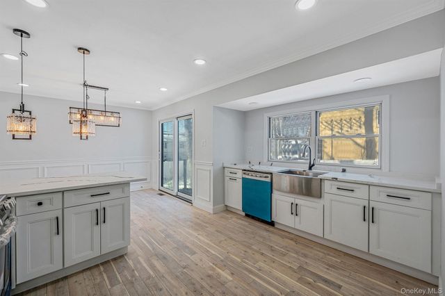 39 E Lyons Street, Melville, NY 11747