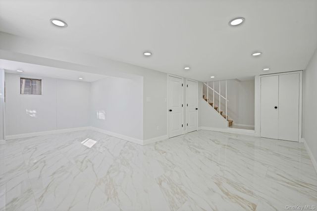 39 E Lyons Street, Melville, NY 11747