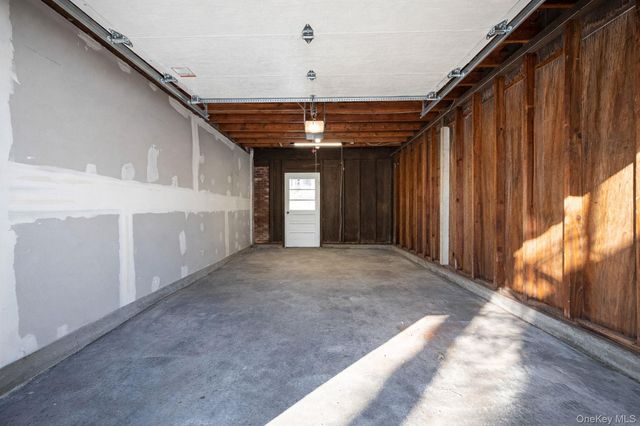 39 E Lyons Street, Melville, NY 11747