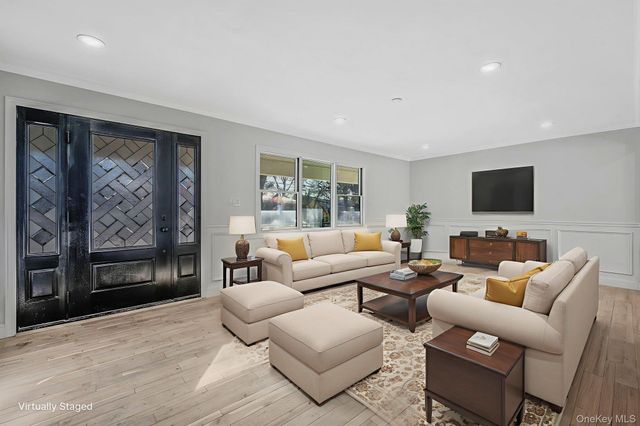 39 E Lyons Street, Melville, NY 11747