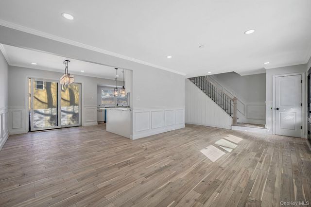 39 E Lyons Street, Melville, NY 11747