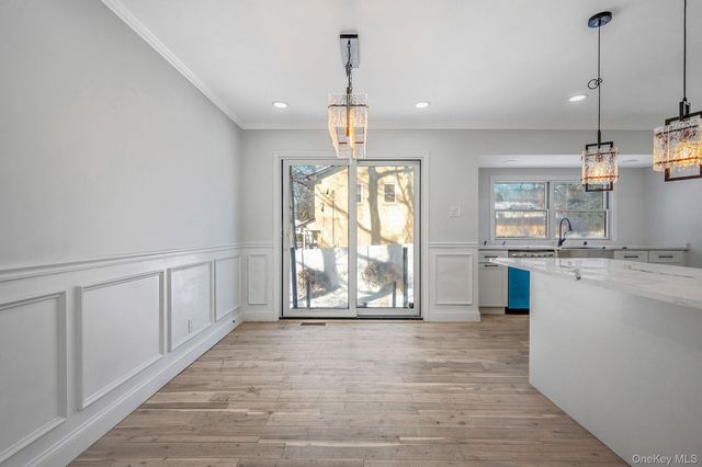 39 E Lyons Street, Melville, NY 11747