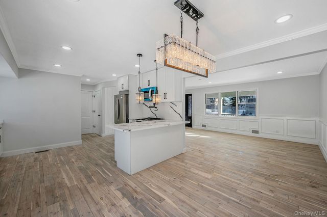 39 E Lyons Street, Melville, NY 11747