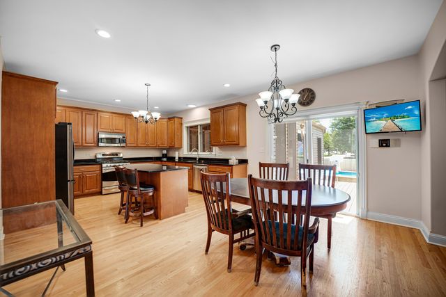 4825 W 92nd Street, Oak Lawn, IL 60453