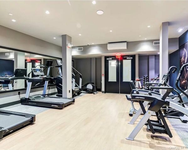 5 Freer Street 427, Lynbrook, NY 11563