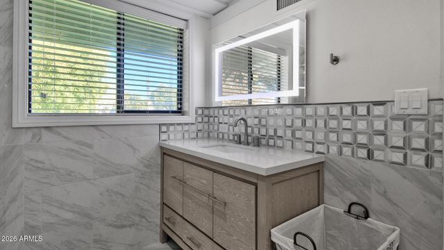 6929 E CHAPARRAL Road, Paradise Valley, AZ 85253