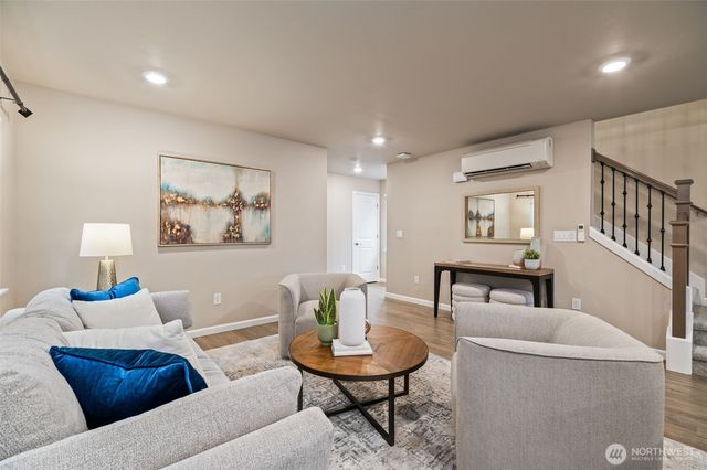 3221 SW Holly Street, Seattle, WA 98126