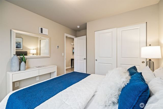 3221 SW Holly Street, Seattle, WA 98126