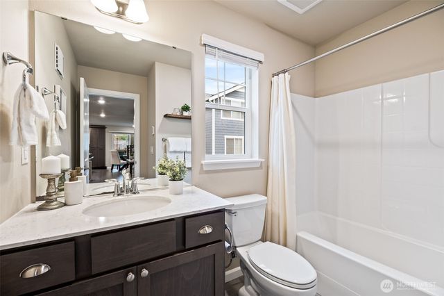 3221 SW Holly Street, Seattle, WA 98126