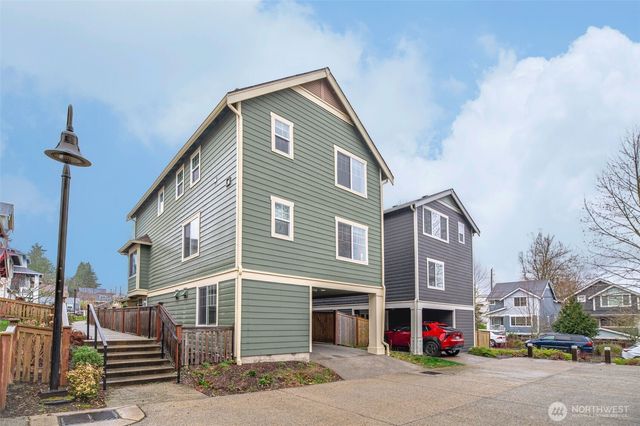 3221 SW Holly Street, Seattle, WA 98126