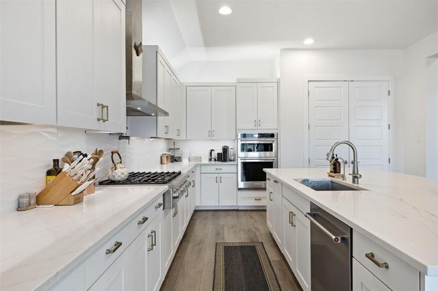 600 Bonfisk BND, Austin, TX 78738