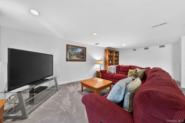 28 Lois Lane, Monroe, NY 10950