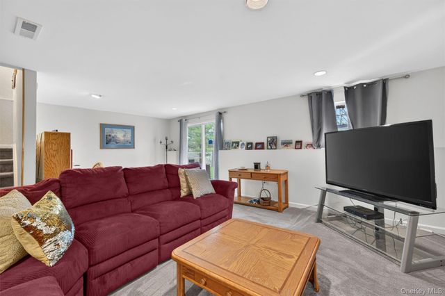 28 Lois Lane, Monroe, NY 10950