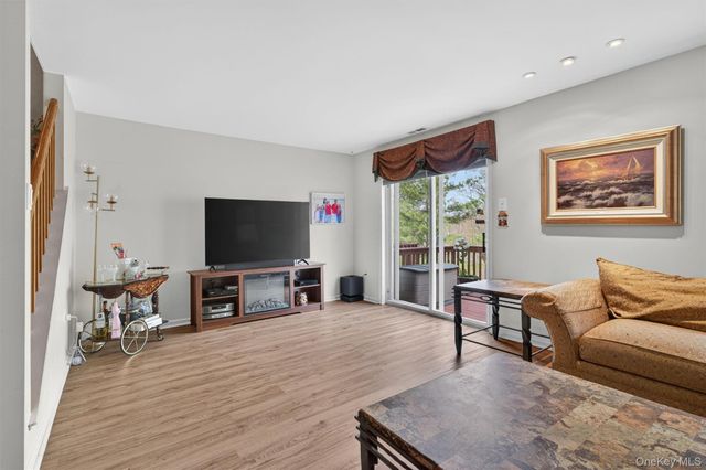 28 Lois Lane, Monroe, NY 10950