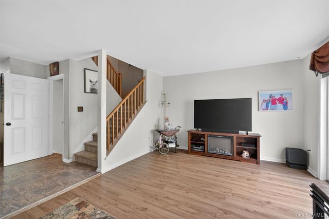 28 Lois Lane, Monroe, NY 10950