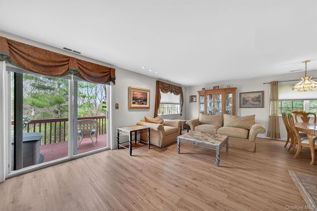 28 Lois Lane, Monroe, NY 10950