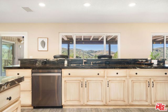 1218 Nonchalant Drive, Simi Valley, CA 93065