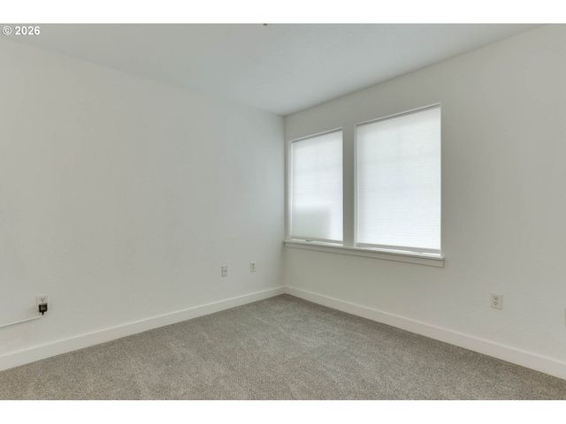 9837 Ne IRVING St 301, Portland, OR 97220