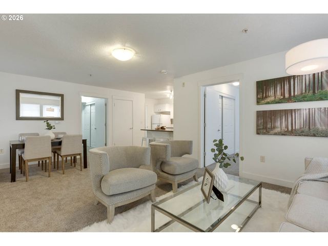 9837 Ne IRVING St 301, Portland, OR 97220