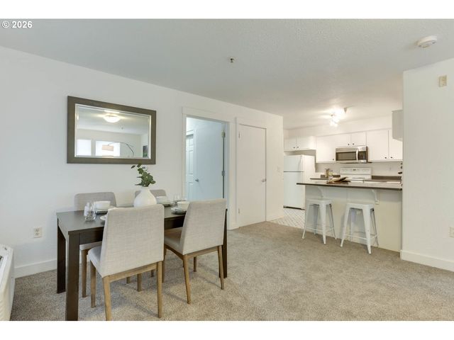 9837 Ne IRVING St 301, Portland, OR 97220