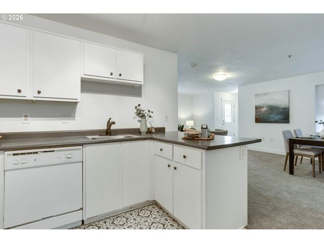 9837 Ne IRVING St 301, Portland, OR 97220