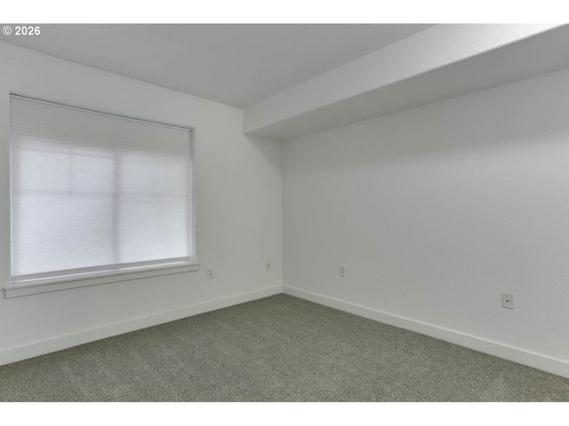 9837 Ne IRVING St 301, Portland, OR 97220