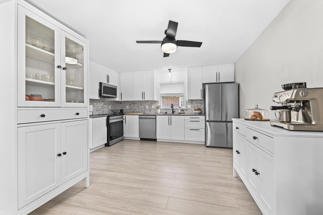 8621 W Grantosa DRIVE, Milwaukee, WI 53225