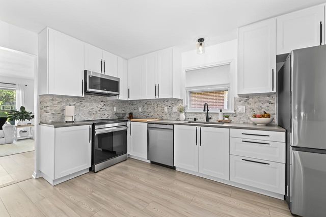 8621 W Grantosa DRIVE, Milwaukee, WI 53225