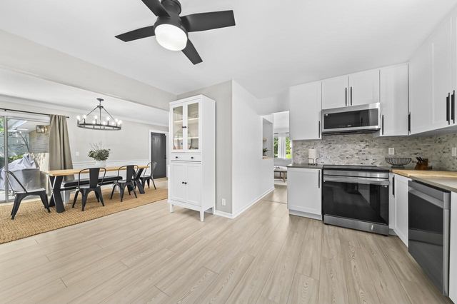 8621 W Grantosa DRIVE, Milwaukee, WI 53225